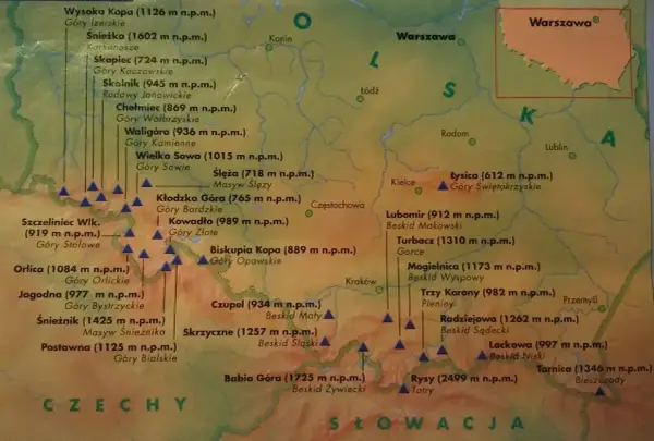 Mapa Polski z zaznaczonymi szczytami, w tym Rysy, Babia Góra i Śnieżnik, tworzącymi korona gór Polski.